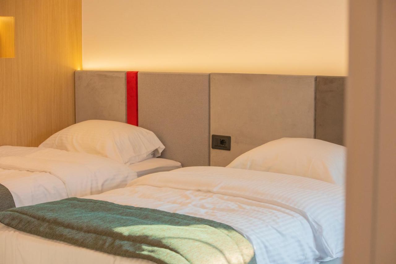 Benelux Hotel Peje Luaran gambar