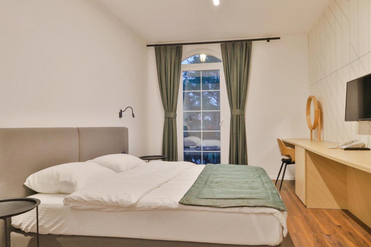 Benelux Hotel Peje Luaran gambar