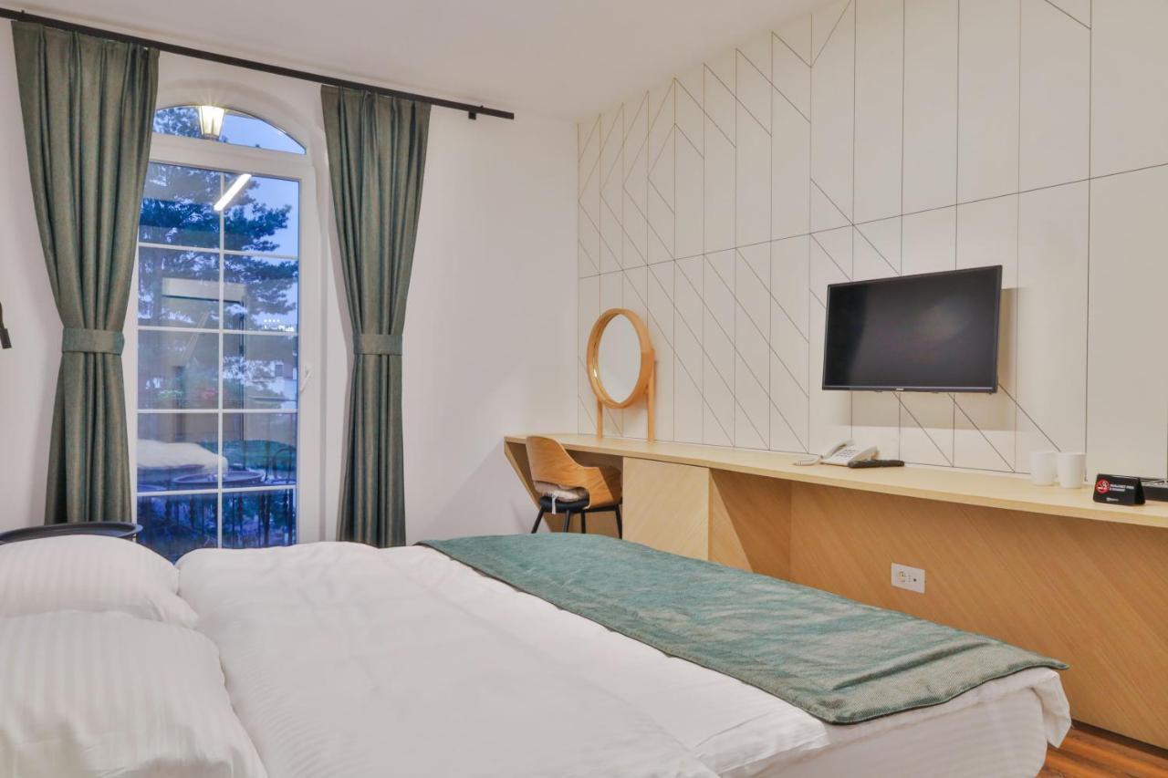 Benelux Hotel Peje Luaran gambar